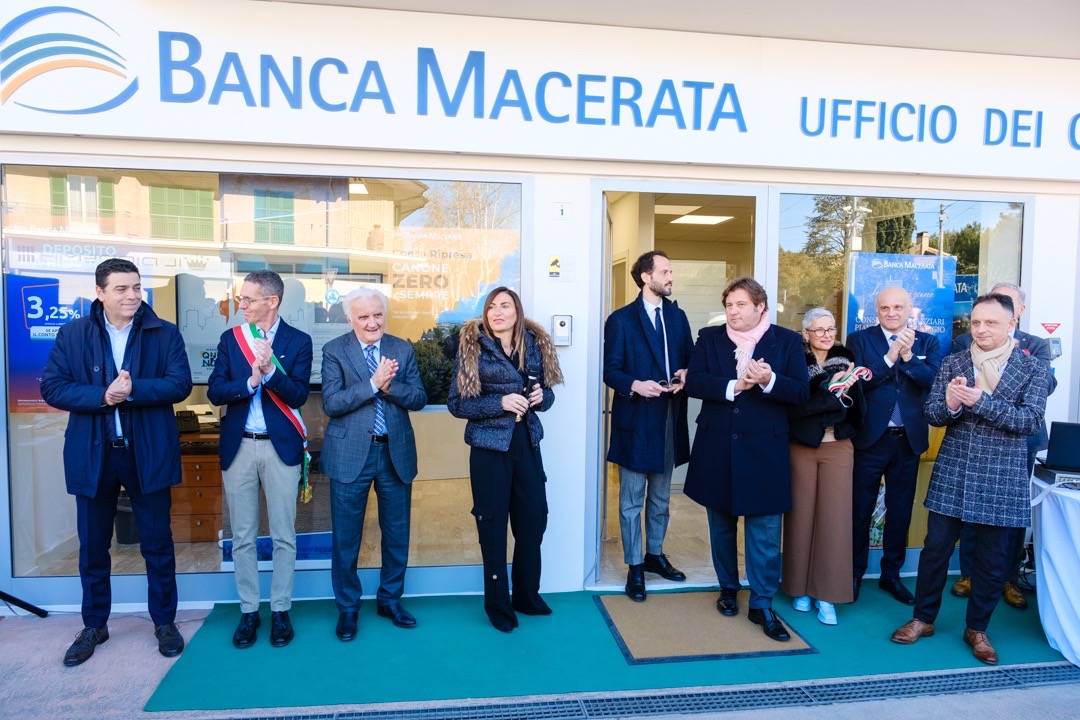 A Piane di Montegiorgio l'apertura del settimo Punto Consulenza di Banca Macerata | Banca Macerata 2
