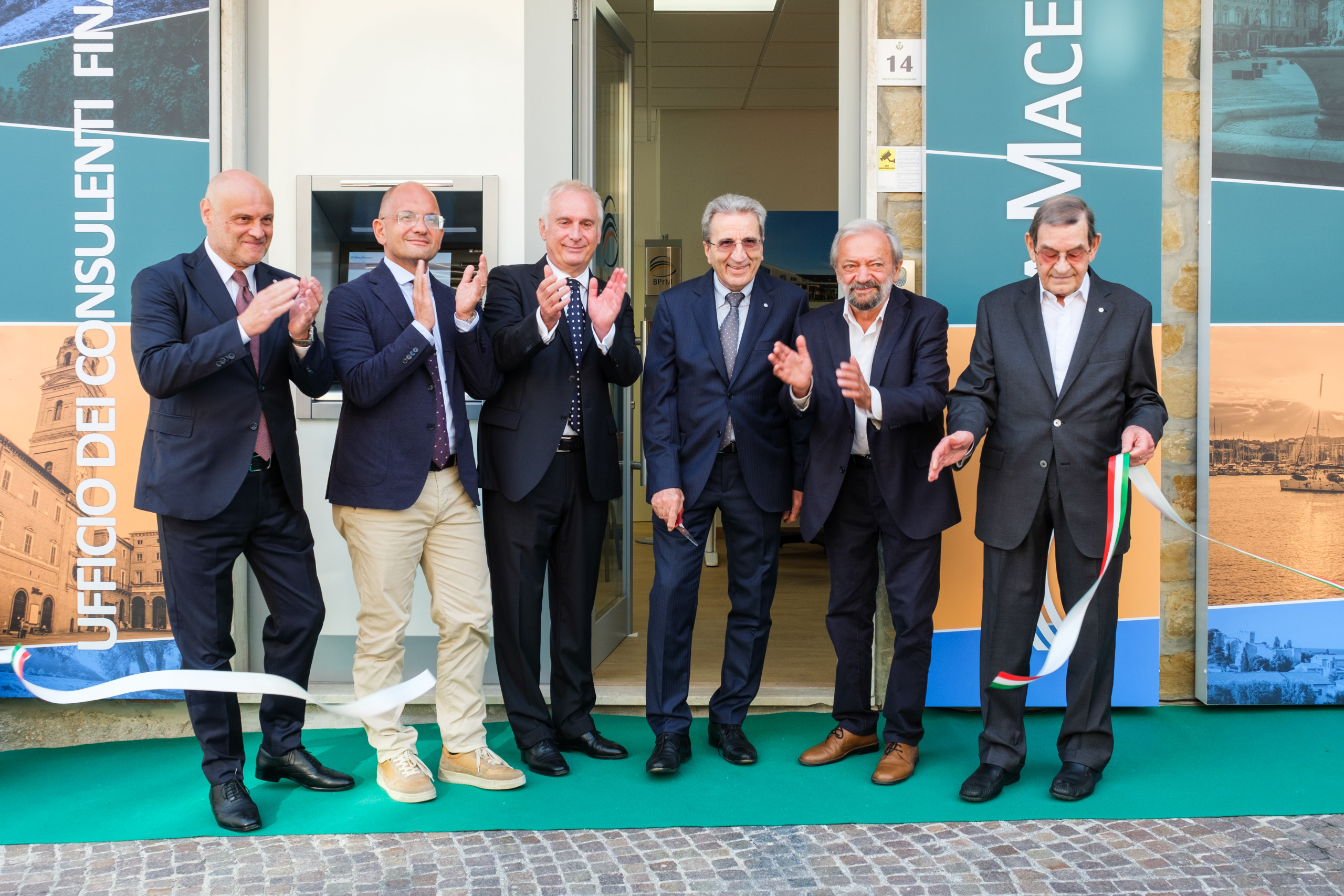 Continua lo sviluppo di Banca Macerata: nuova apertura a Gualdo | Banca Macerata 3
