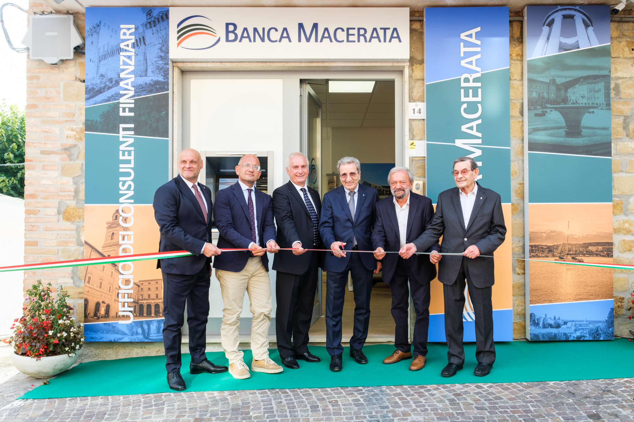 Continua lo sviluppo di Banca Macerata: nuova apertura a Gualdo | Banca Macerata 7