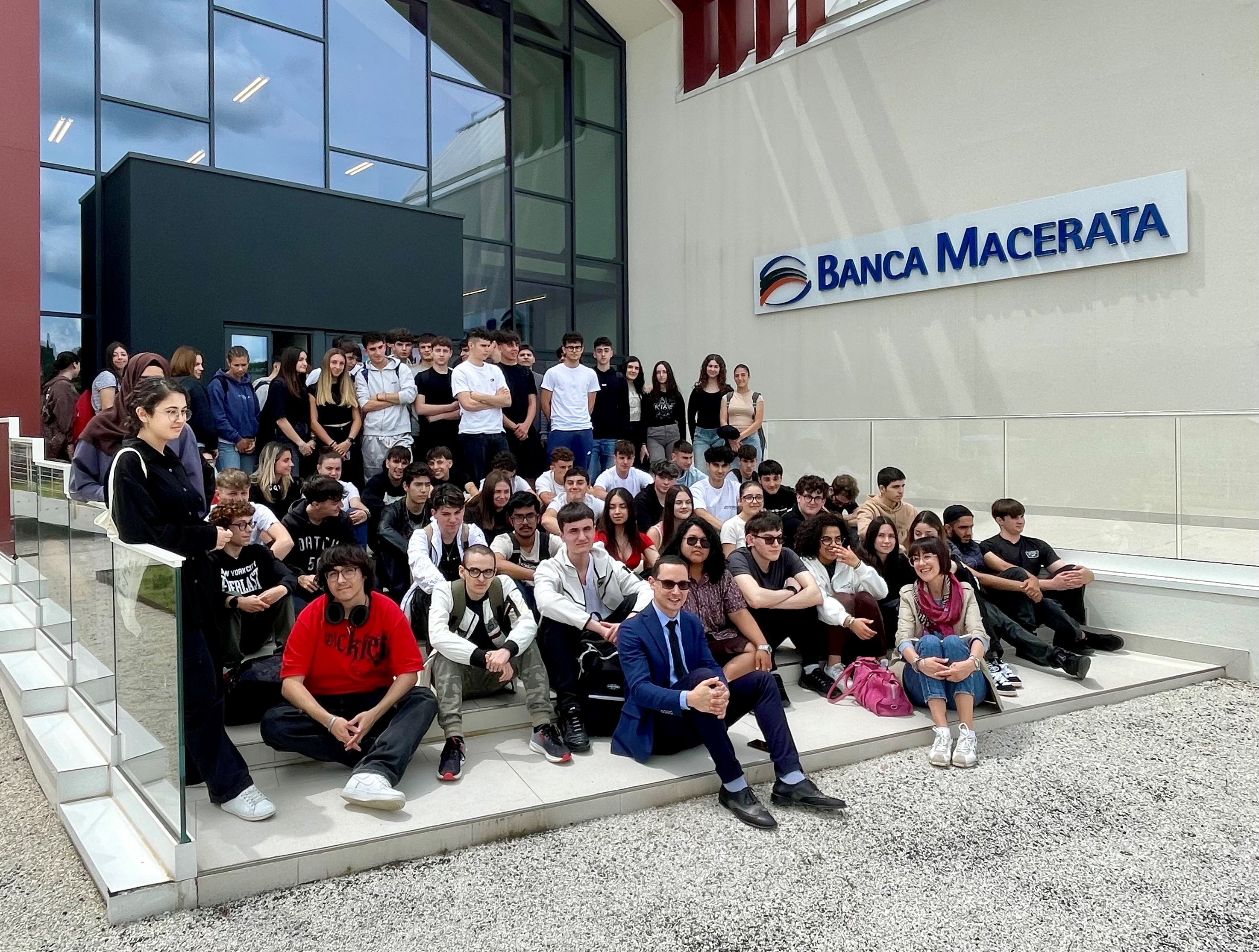 "Occhio alle truffe!": evento conclusivo del progetto di educazione finanziaria | Banca Macerata 11