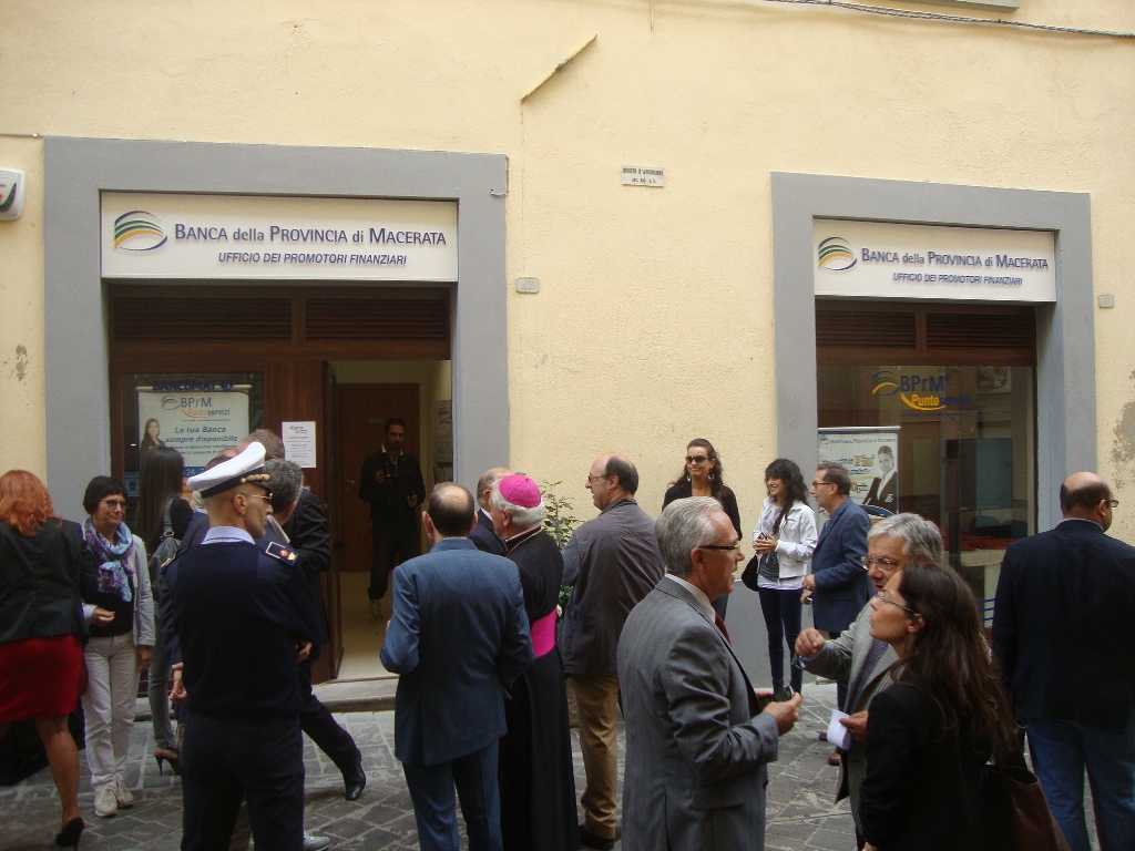 Inaugurazione del nuovo BPrM Punto Servizi di Camerino | Banca Macerata 1