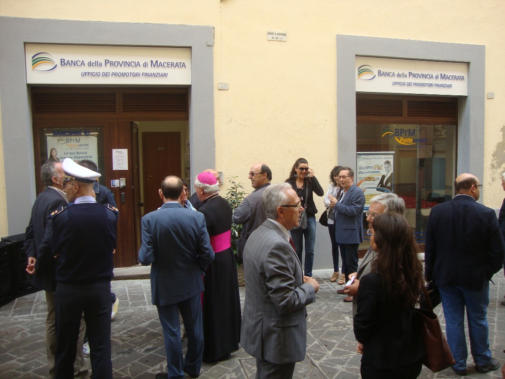 Inaugurazione del nuovo BPrM Punto Servizi di Camerino | Banca Macerata 2