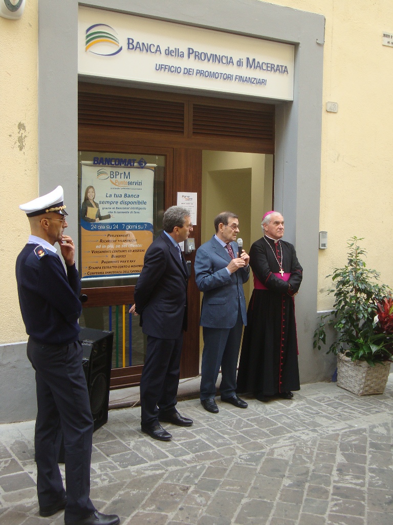 Inaugurazione del nuovo BPrM Punto Servizi di Camerino | Banca Macerata 3