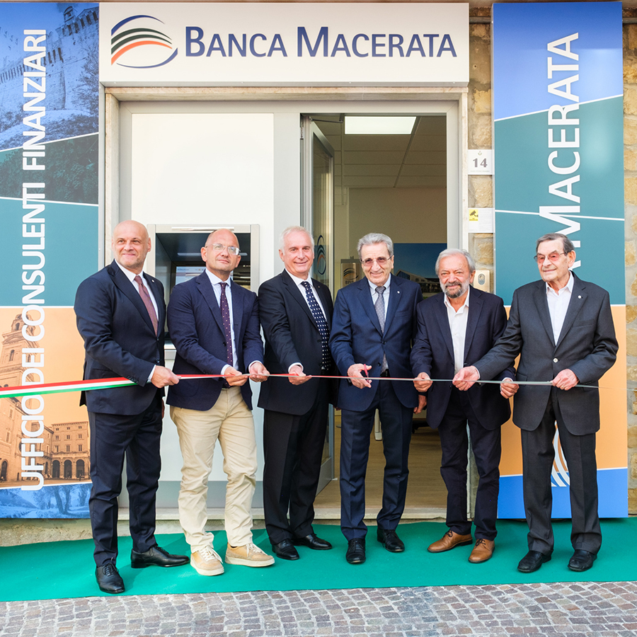 Continua lo sviluppo di Banca Macerata: nuova apertura a Gualdo | Banca Macerata 1