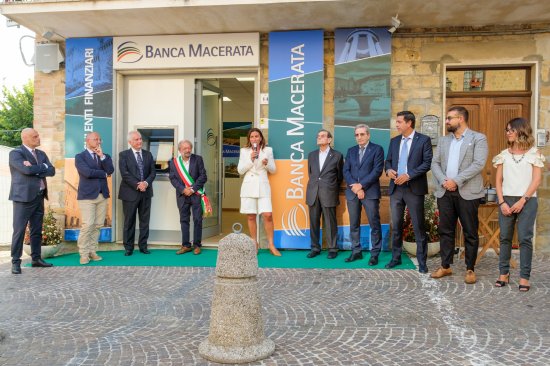 Continua lo sviluppo di Banca Macerata: nuova apertura a Gualdo | Banca Macerata 2