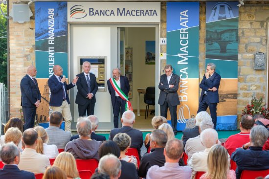 Continua lo sviluppo di Banca Macerata: nuova apertura a Gualdo | Banca Macerata 6